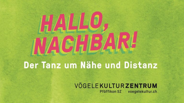 Ausstellungsdesign in Grün, Rosa und Weiß: „Hallo, Nachbar! Der Tanz um Nähe und Distanz, Vögele Kulturzentrum.“
